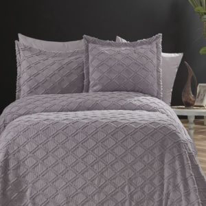 روکش ملافه و بالشت‌های طرح دار رنگ بنفش فانتزی، محبوب برای دکوراسیون داخلی اتاق خواب.